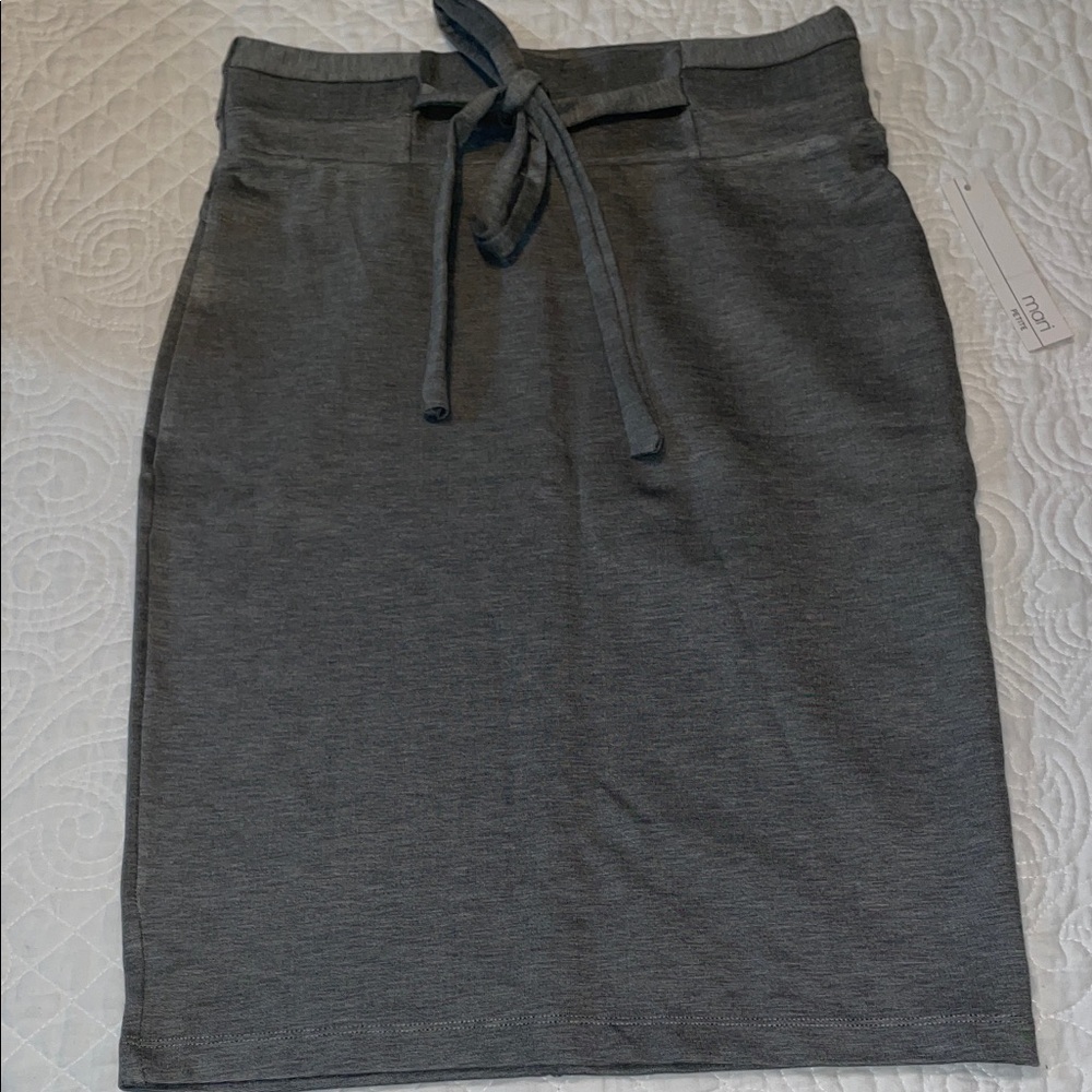 NWT Mari Petite Charcoal Pencil Skirt w Tie Belt.  Stretchy.  Size PS